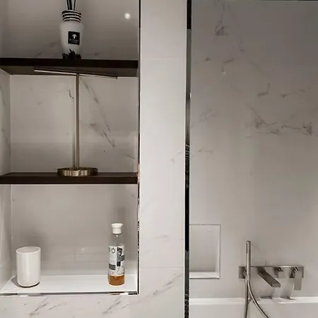 Privée Avec Sauna Et à 4*